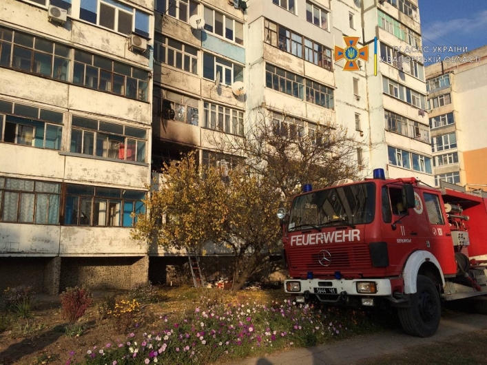 В Запорожской области спасатели тушили пожар в девятиэтажке
