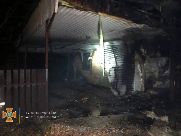 В Запорожской области тушили масштабный пожар в дачном доме (фото)