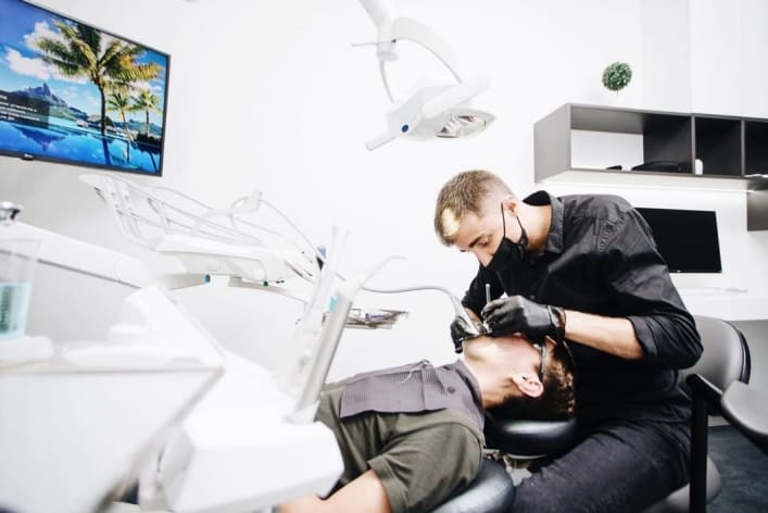 Твоя улыбка в надежных руках - в Запорожье появилась лучшая стоматологическая клиника