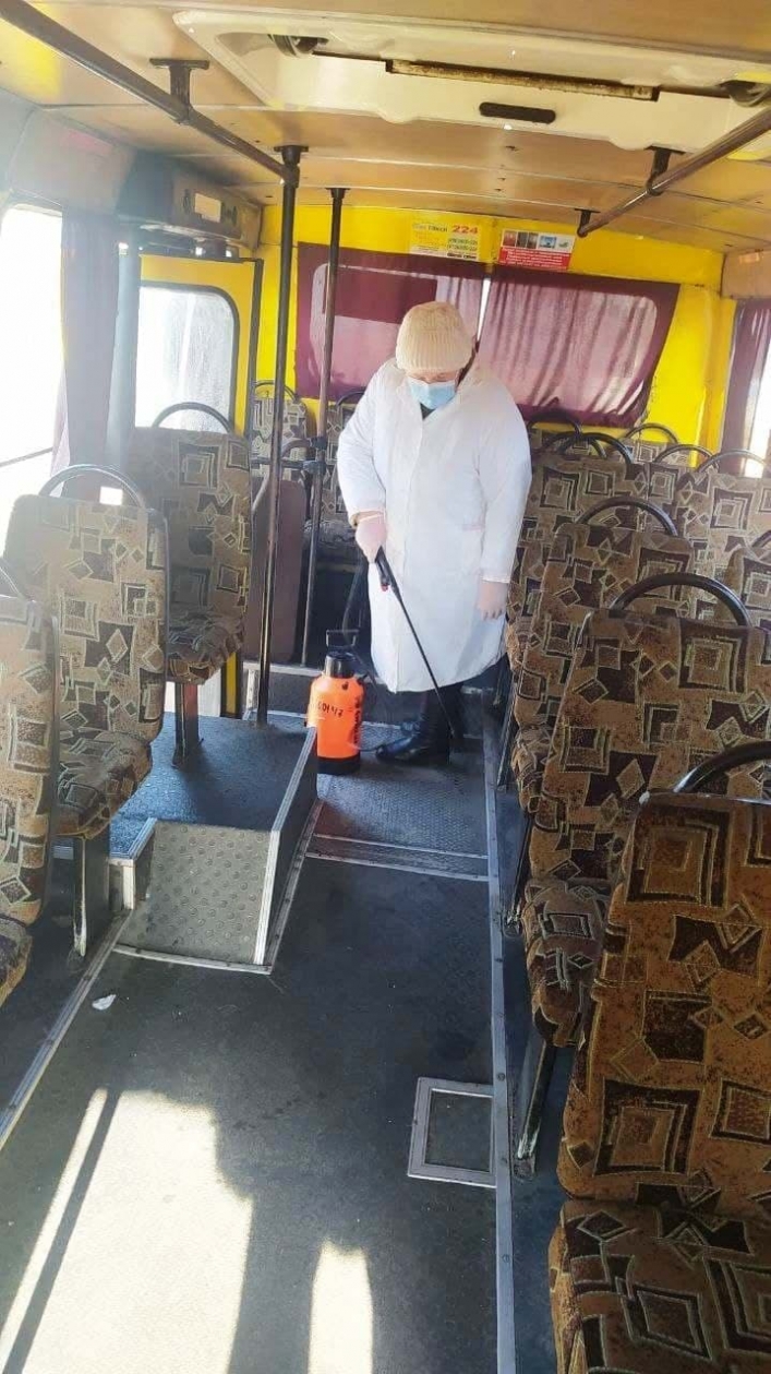 В пригородных автобусах в Мелитополе появились дезинфекторы 3