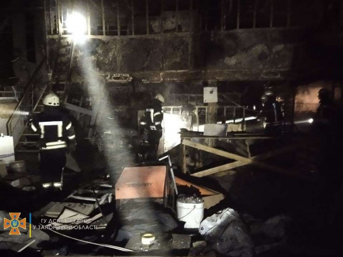 В Запорожье тушили пожар на территории завода (фото)