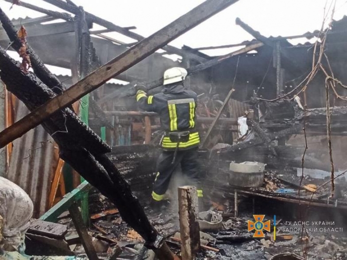 В Мелитопольский районе тушили пожар на территории частного дома