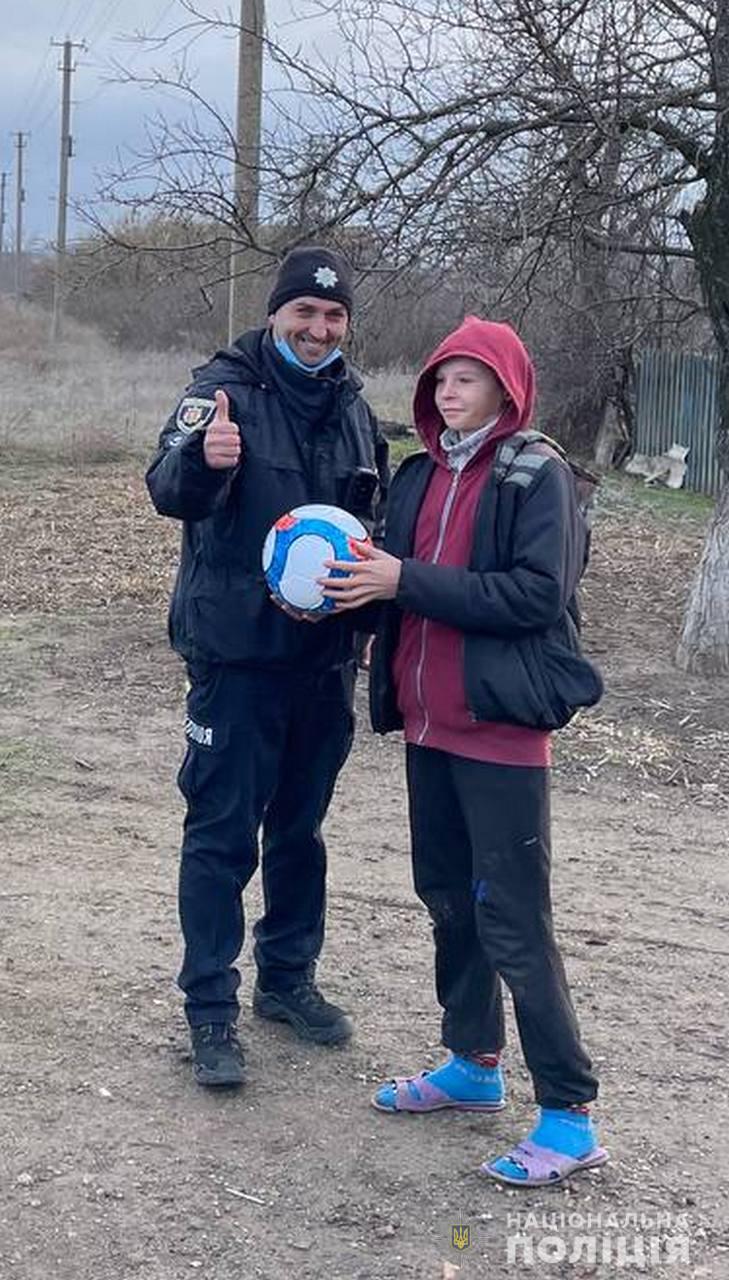 В Мелитопольском районе полицейские поздравили многодетную семью