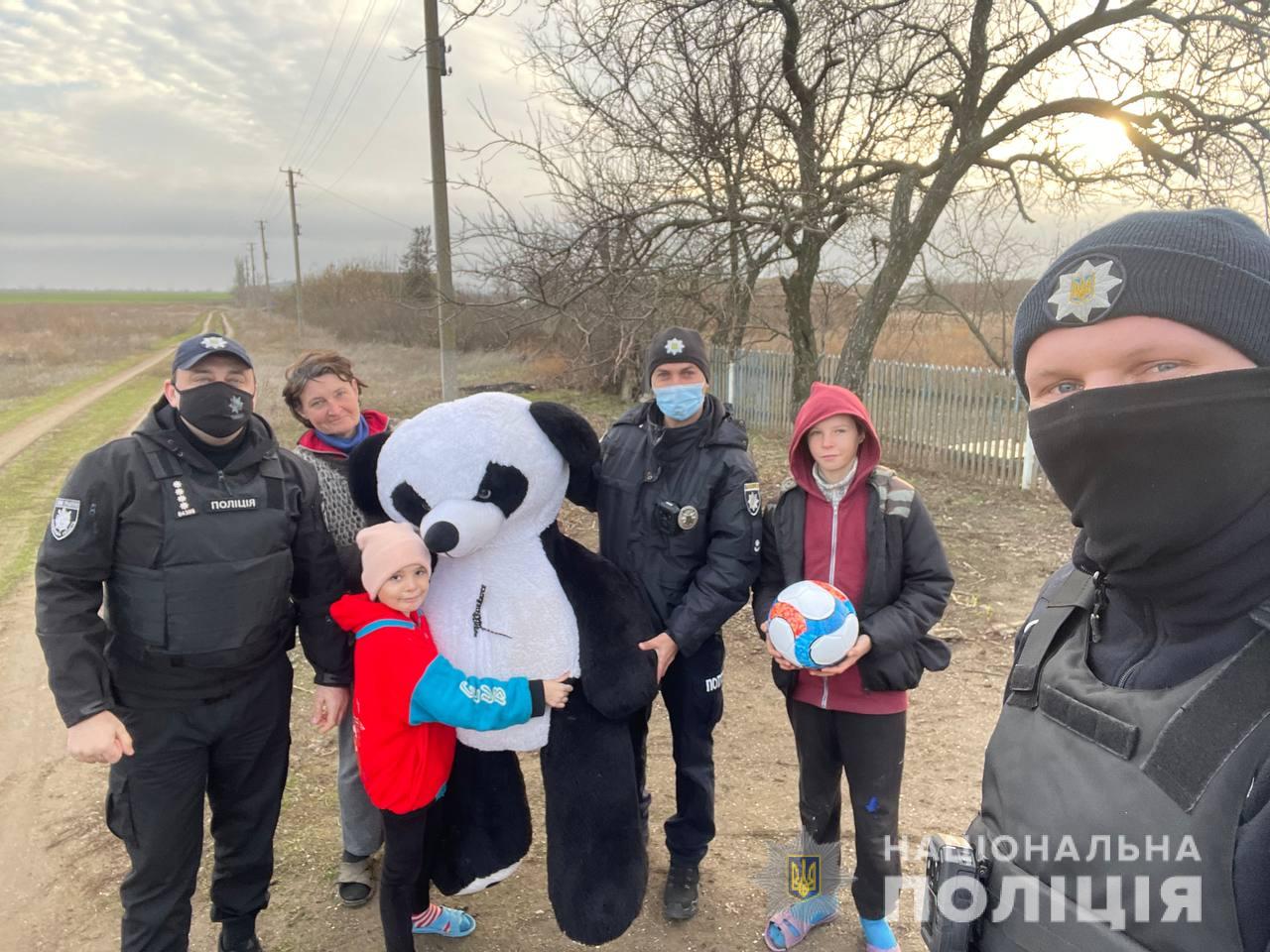 В Мелитопольском районе полицейские поздравили многодетную семью