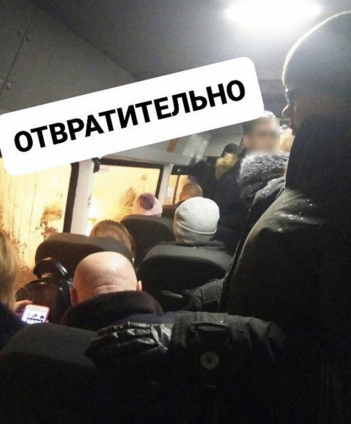 В Мелитополе в маршрутке пьяные пассажир устроил трэш (фото)