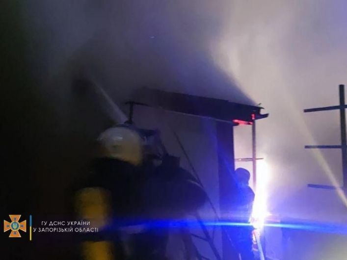 В Запорожской области тушили масштабный пожар в частном доме (фото)