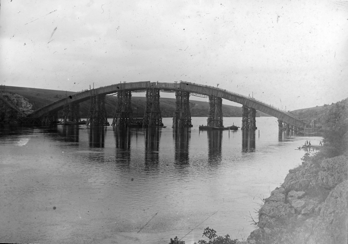 Появились уникальные фото строительства в Запорожье мостов Стрелецкого
