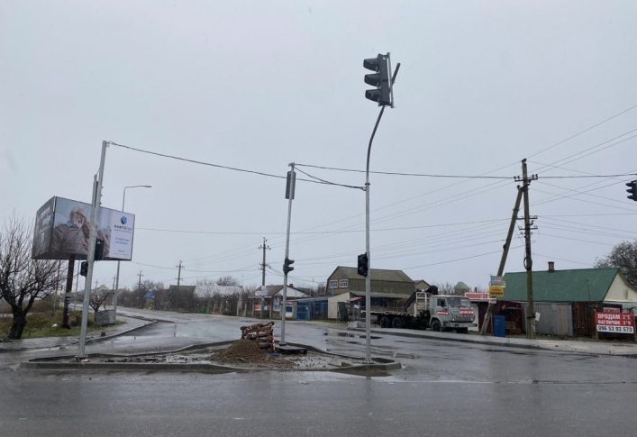 В Кирилловке установили светофоры - туристы вздохнут с облегчением