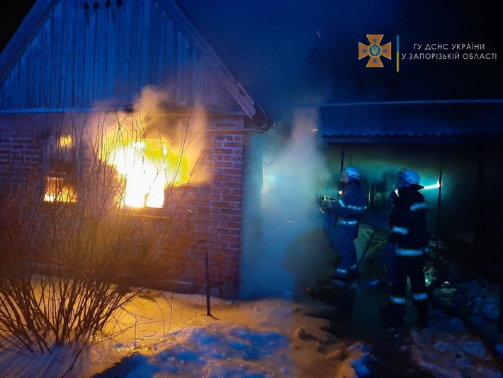 В Запорожской области из пожара спасли 61-летнего мужчину (фото)
