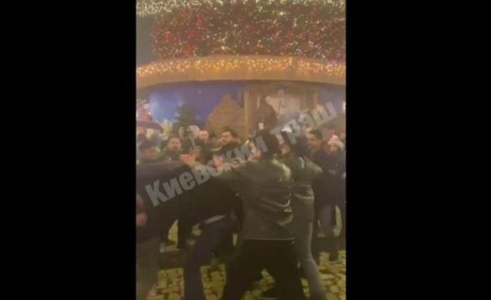 В Киеве в новогоднюю ночь произошла массовая драка (видео 18+)
