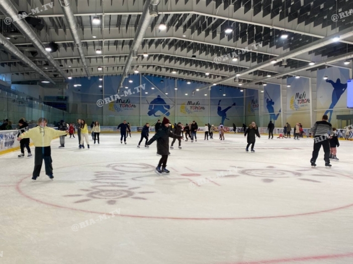 Кто получил право на льготное посещение ледовой арены в Мелитополе (фото, видео)