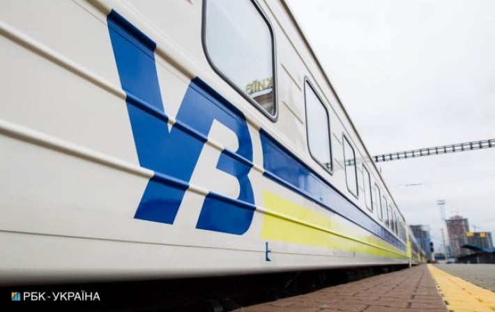 Укрзализныцю опозорили за русскую попсу в поездах: 