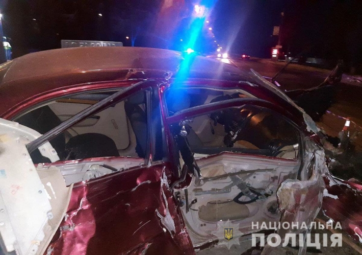 В Мариуполе водитель вылетел через стекло и попал под колеса: фото жуткого смертельного ДТП