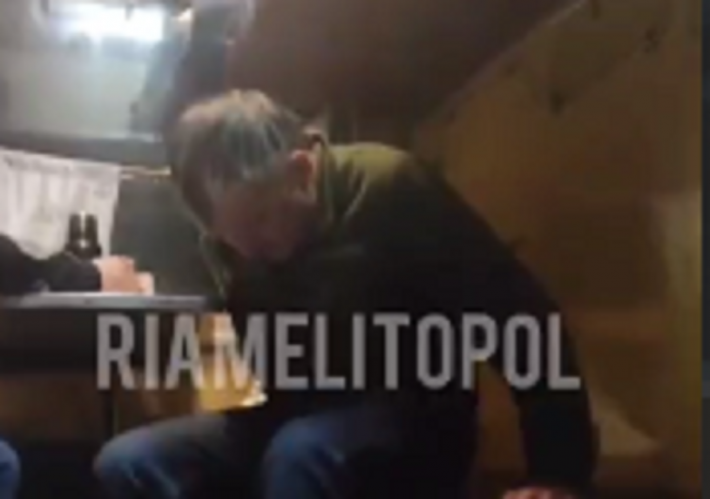 То военный, то бандит - пьяный пассажир в поезде Днепр-Трускавец испортил поездку попутчикам (видео)