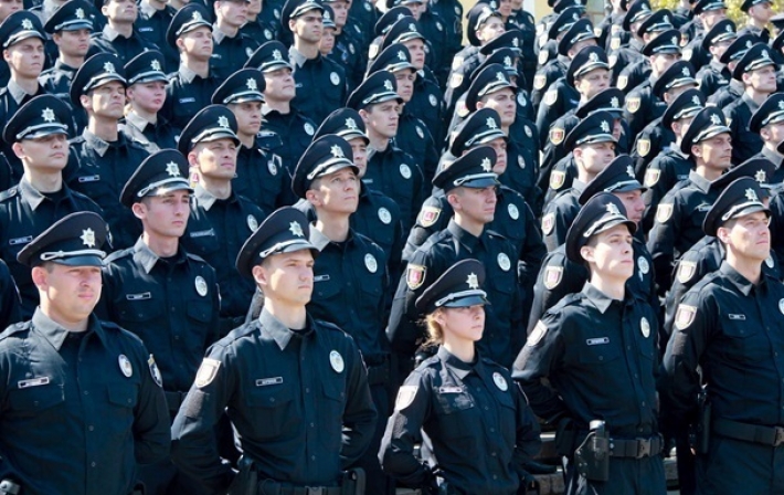 Украинским полицейским повысят зарплату