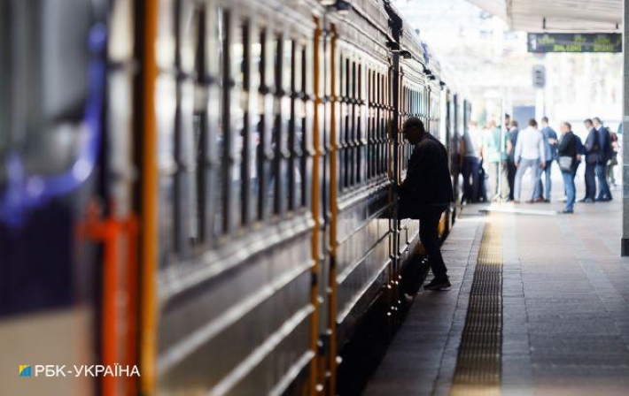 Фирменный поезд Укрзализныци разнесли в пух и прах пассажиры: комфорт или обдираловка?