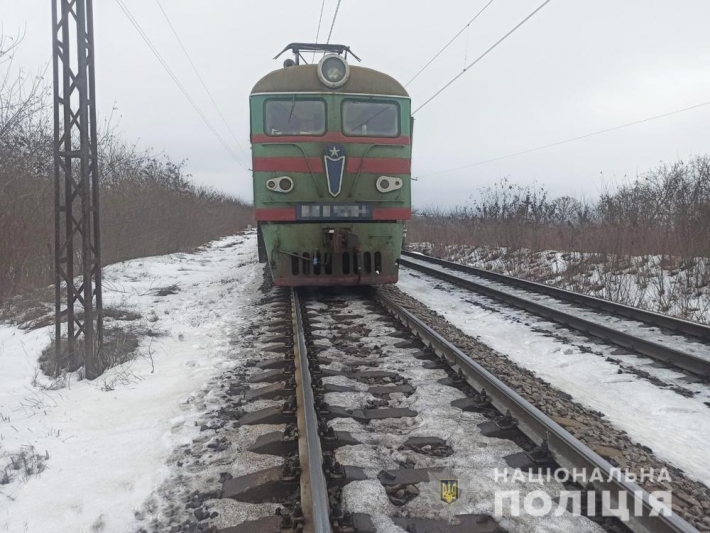 В Запорожье под колесами поезда погиб 75-летний мужчина (фото)