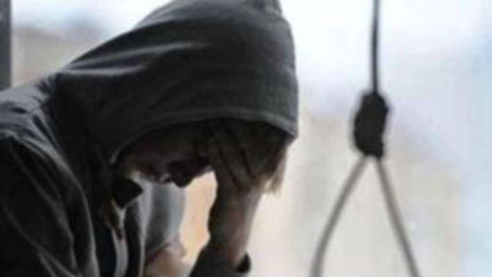 Стоял в петле - в Запорожье полицейские предотвратили суицид (фото)