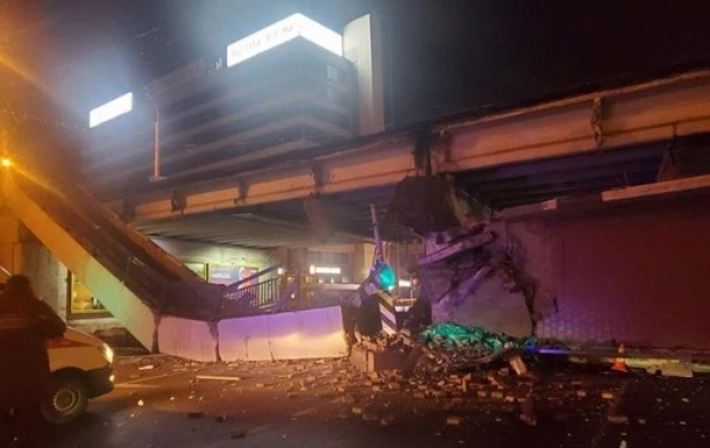 В Минске обрушился пешеходный мост (видео)