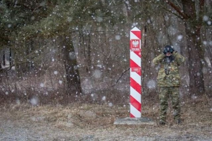 Бросали камни в польские патрули: сотрудник погранслужбы госпитализирован