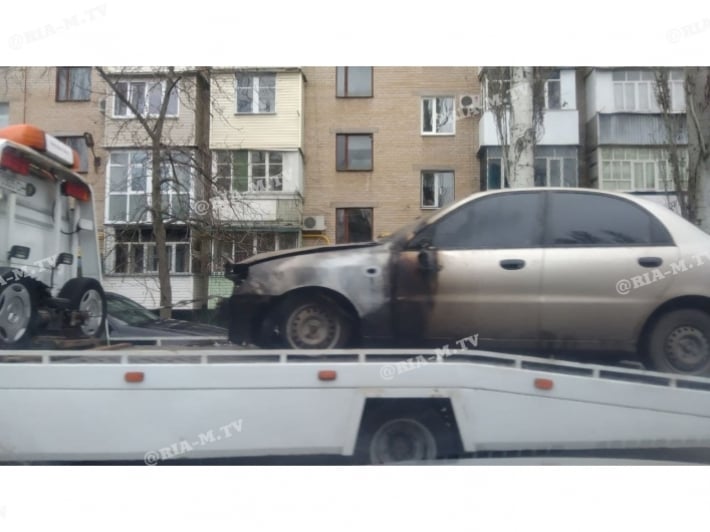 Стали известны подробности пожара в Мелитополе, в котором сгорел автомобиль (фото)