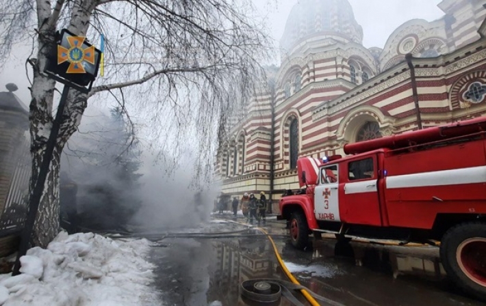 В Харьков возник пожар в Благовещенском соборе (видео)