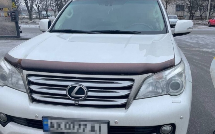 В Харькове мать усадила за руль Lexus несовершеннолетнего сына: гонял по улицам города и нарушал ПДД