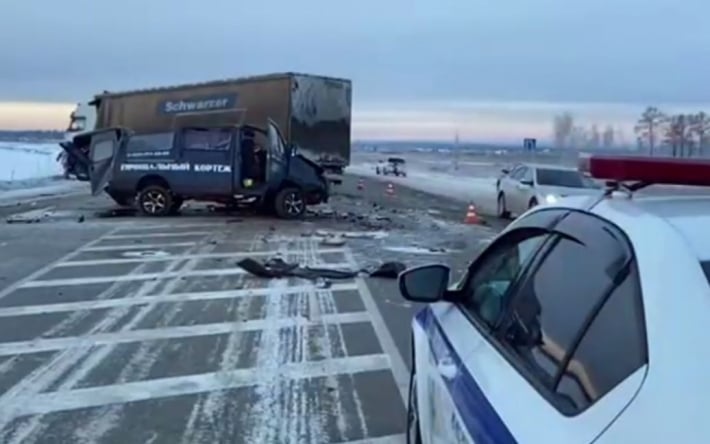 В России в ДТП попал катафалк с покойником: погибли еще три человека