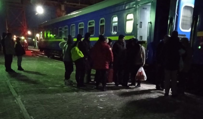Успеть за 300 секунд - в Мелитополе Укрзализниця придумала квест для пассажиров ночного экспресса (фото)