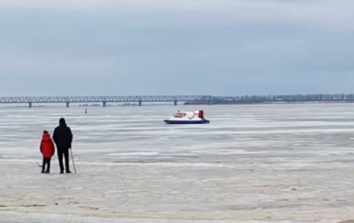 В Черкассах тело утонувшего нашли подо льдом с помощью дрона