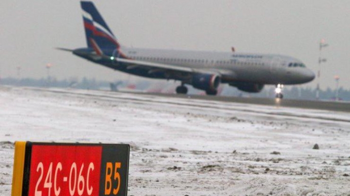 Пассажирский самолет выкатился со взлетной полосы в Минске