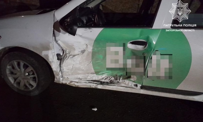 В Запорожье пьяный водитель протаранил автомобиль такси (фото)