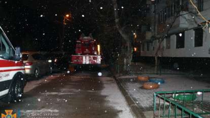 В Днепре на Слобожанском проспекте ночью горела квартира: пострадал мужчина