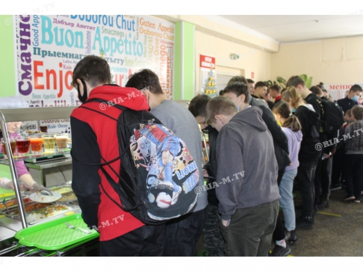 Как в Мелитополе на самом деле школьников кормят по новому меню (фото, видео)