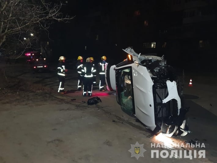 Появились жуткие подробности ночного ДТП в Мелитополе - пьяный в стельку водитель Мерседеса убил человека (фото)