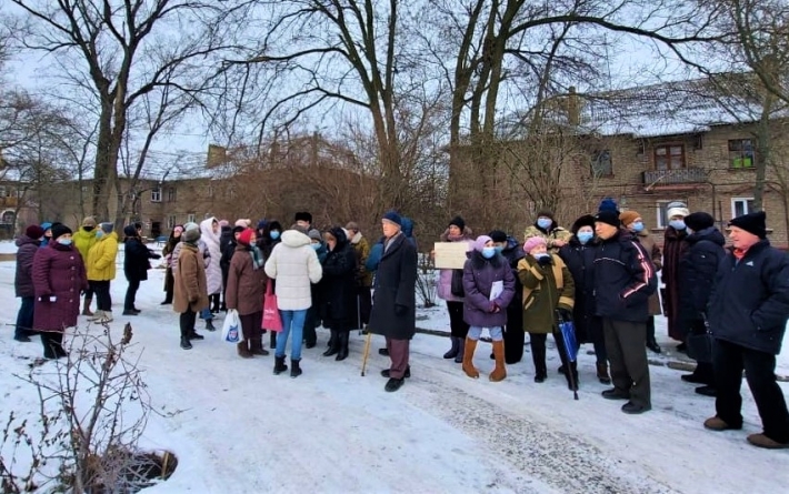В Запорожье люди вышли на улицы против грабительских платежей за отопление (фото)