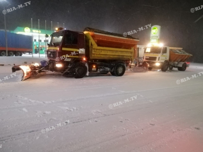 В Мелитополе снегопад - водителей и пешеходов просят соблюдать осторожность (фото)