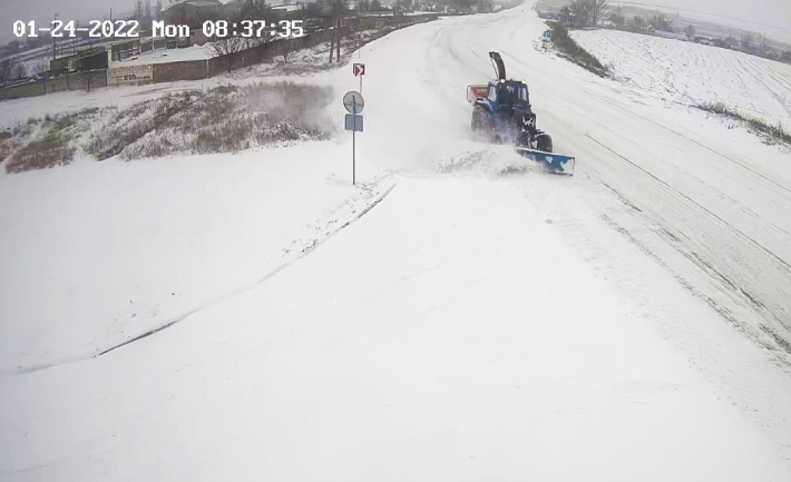 В Запорожской области дороги завалило снегом - водителей просят воздержаться от поездок