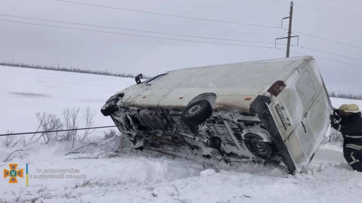 В Запорожской области спасатели оказывают помощь на дорогах (фото)