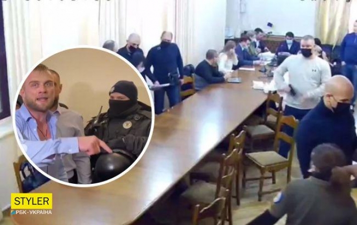 В горсовете Одессы устроили жесткую драку на заседании земельной комиссии (видео)