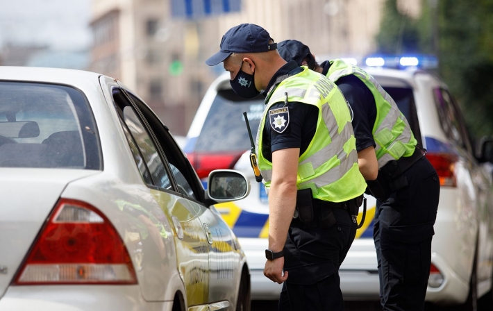 В Мелитополе суд оправдал водителя, который едва не оторвал полицейскому руку