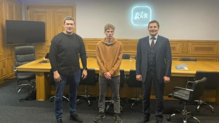 В Запорожье будут судить 21-летнего хакера, создавшего фейковую ДІЮ