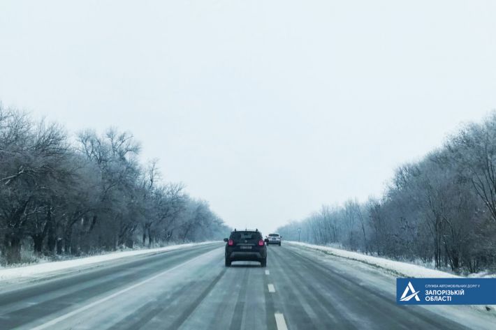 В Запорожской области 58 единиц техники расчищали дороги от снега