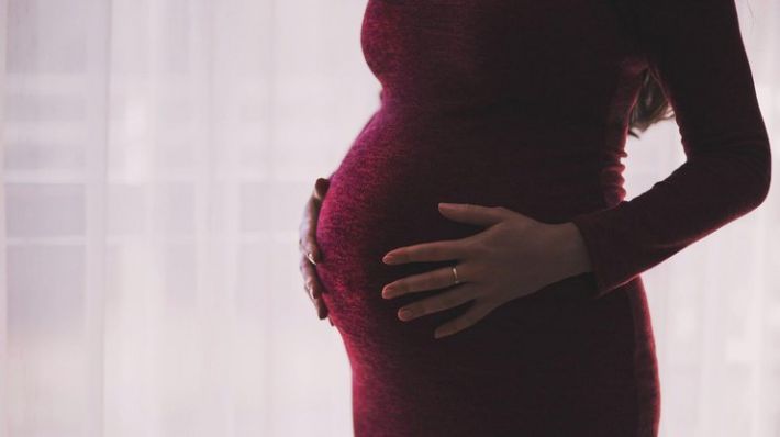 Врачи отказались делать аборт: в Польше произошла трагедия с беременной двойней женщиной
