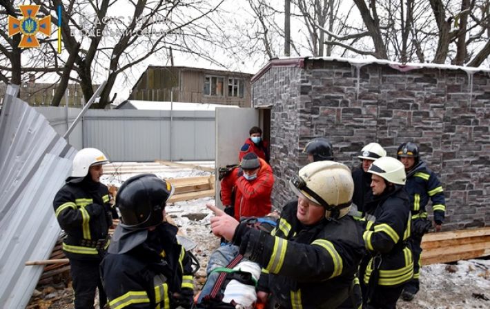В Одессе стена придавила рабочих, есть погибший (видео)