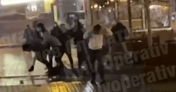 Мортал Комбат по-киевски: в центре столицы ночью произошла массовая драка, видео