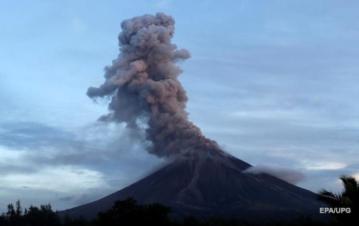 В Японии началось извержение вулкана Сакура-дзима (видео)
