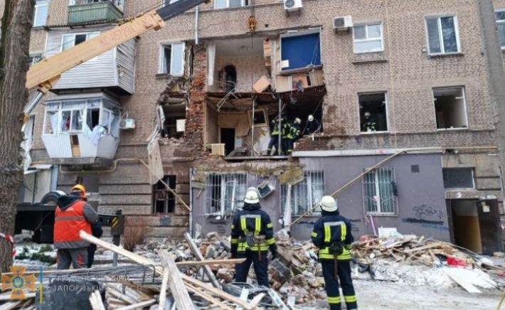 В Запорожье жильцы дома пострадавшего от взрыва вернулись в свои квартиры (фото)