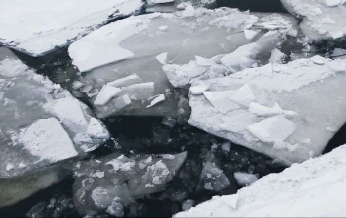 В Днепре нашли тело подростка, который провалился под лед