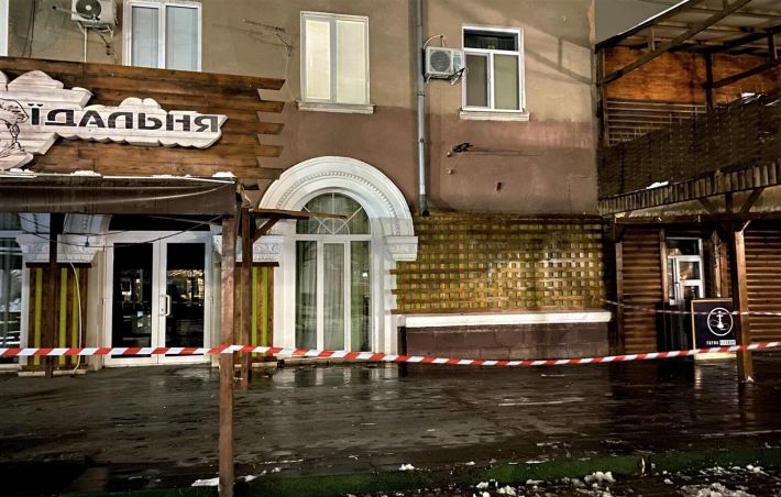 В Бердянске обрушилась часть конструкции кафе (фото)